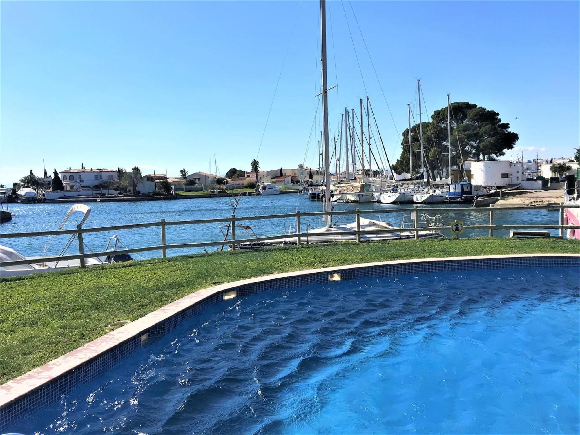 Ferienwohnung Apartamento En Roses Con Vistas Al Canal Y Piscina Exterior foto