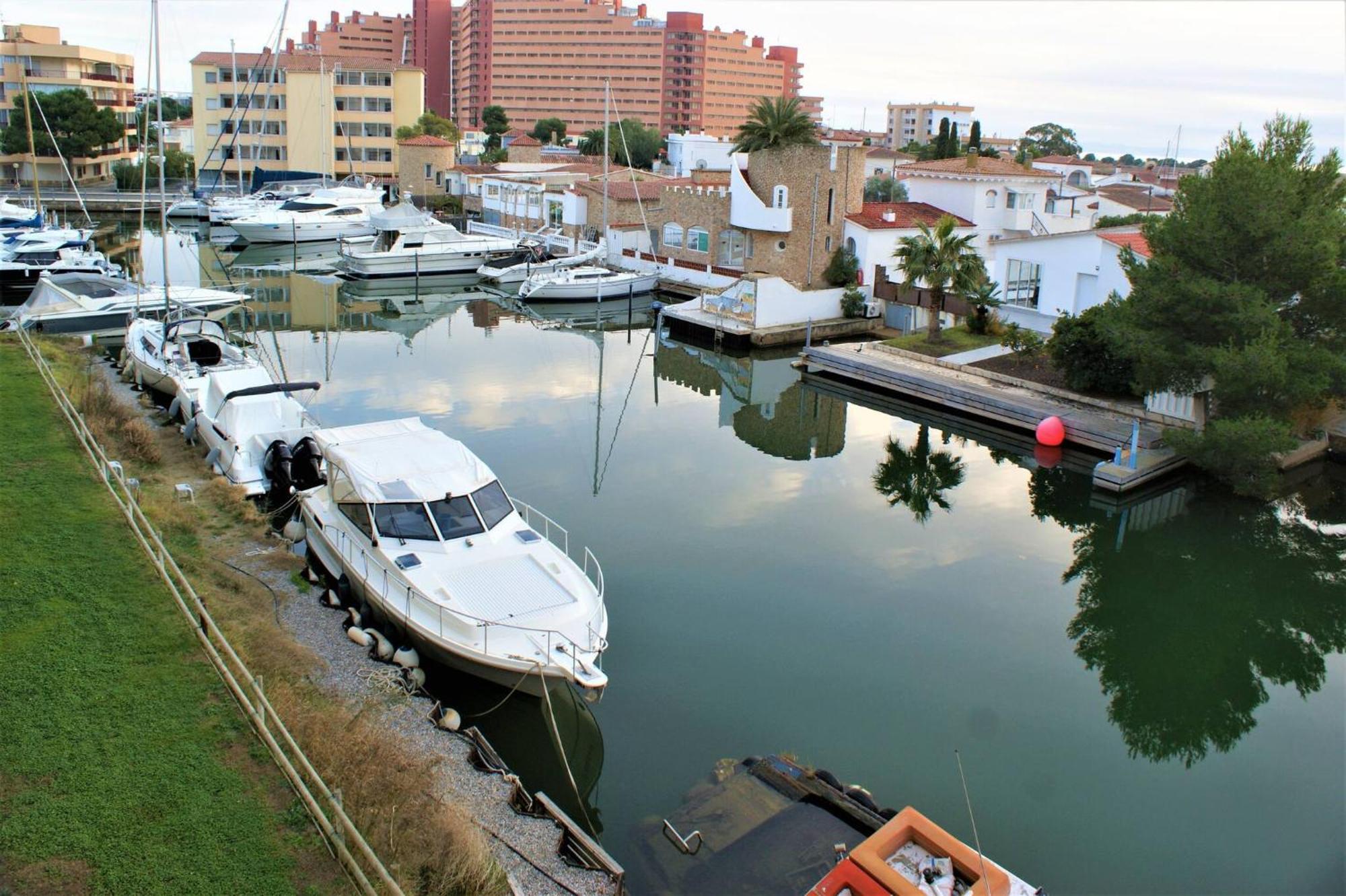 Ferienwohnung Apartamento En Roses Con Vistas Al Canal Y Piscina Exterior foto