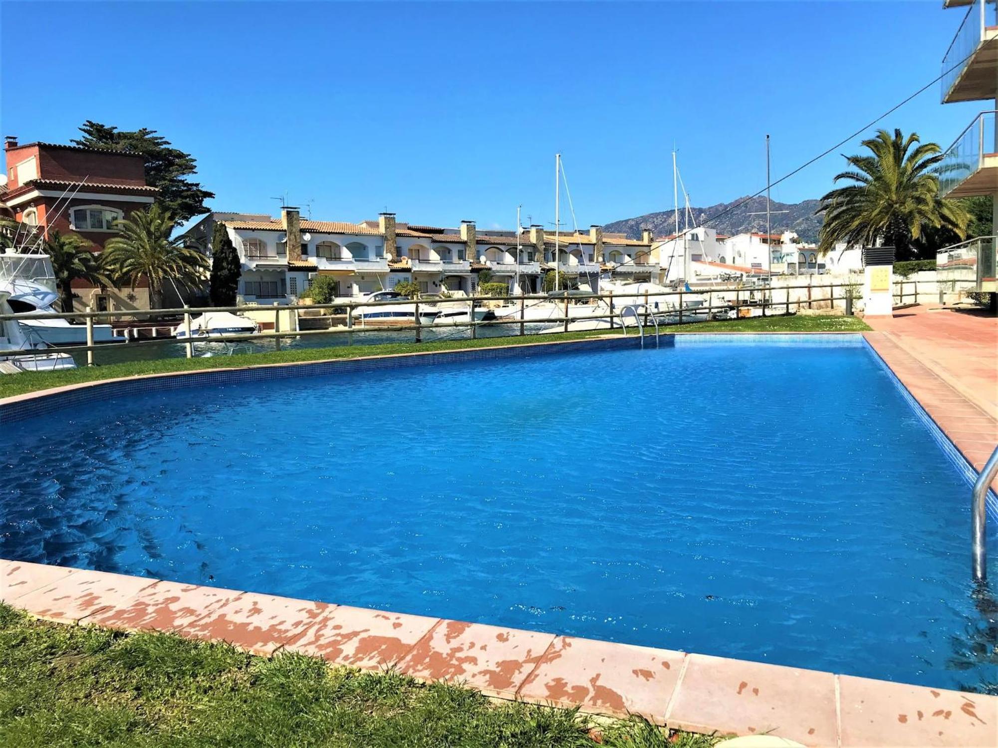 Ferienwohnung Apartamento En Roses Con Vistas Al Canal Y Piscina Exterior foto